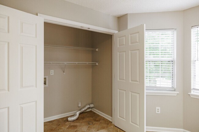 Building Photo - 215 Jennings Mill Rd