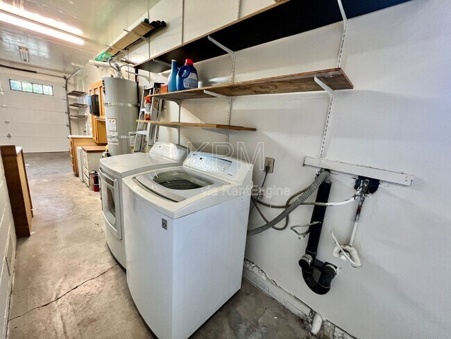 Building Photo - 2016 Canal Dr