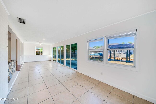 Building Photo - 205 Sunset Ln