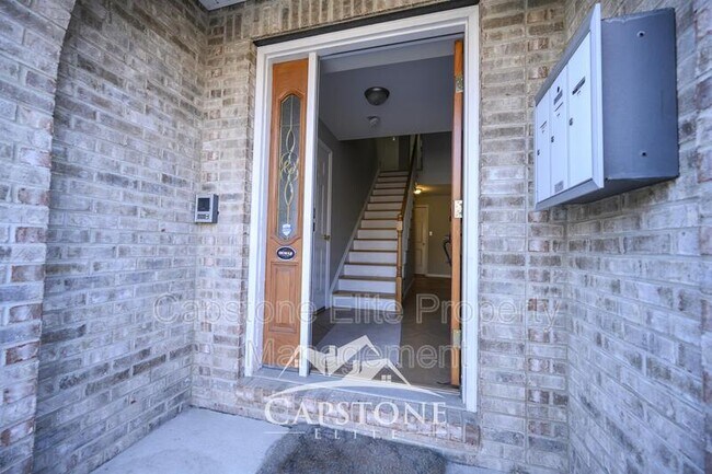 Building Photo - 255-257 NJ Railroad Ave #2
