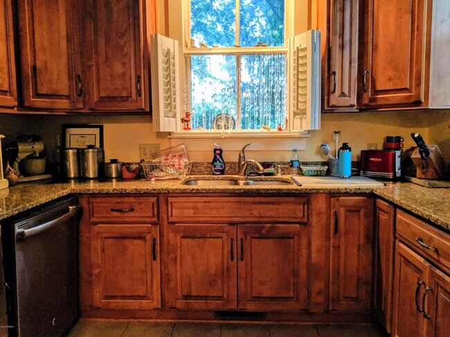 Building Photo - 506 Craven St