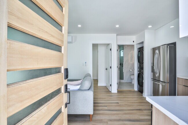 Building Photo - OPEH HOUSE SAT 05/02/26 10 am - 3 pm  Beautiful, Fully Furnished 1BR w/ appliances wash/dryer INCL