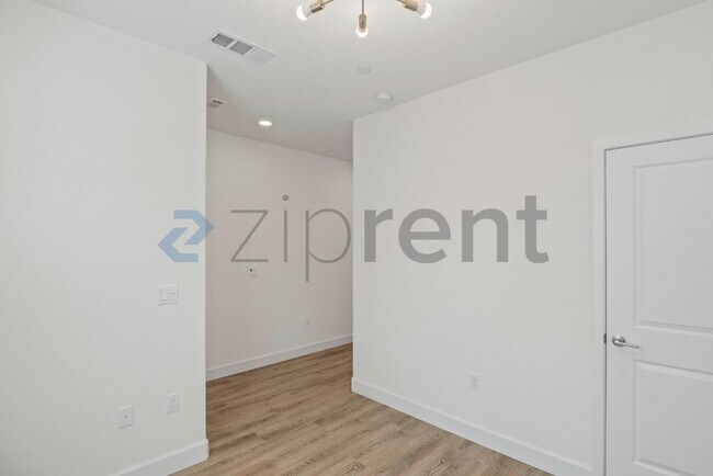 Building Photo - 109 Tranquil Ln