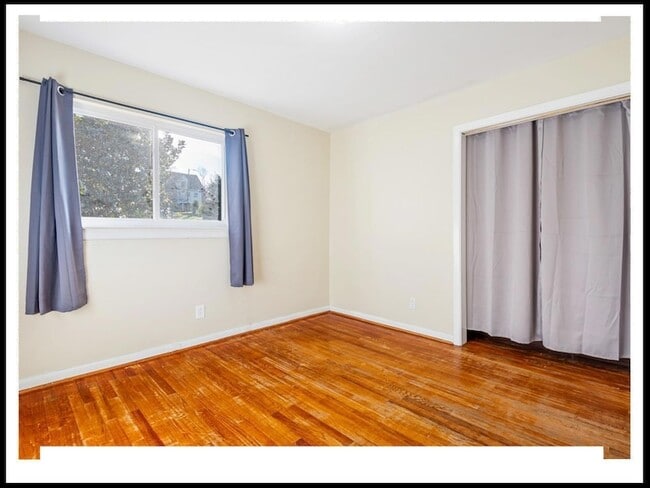 Building Photo - 112 E Lawson St