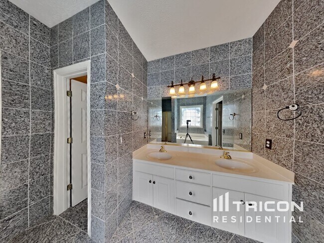 Building Photo - 105 Crooked Creek Ct