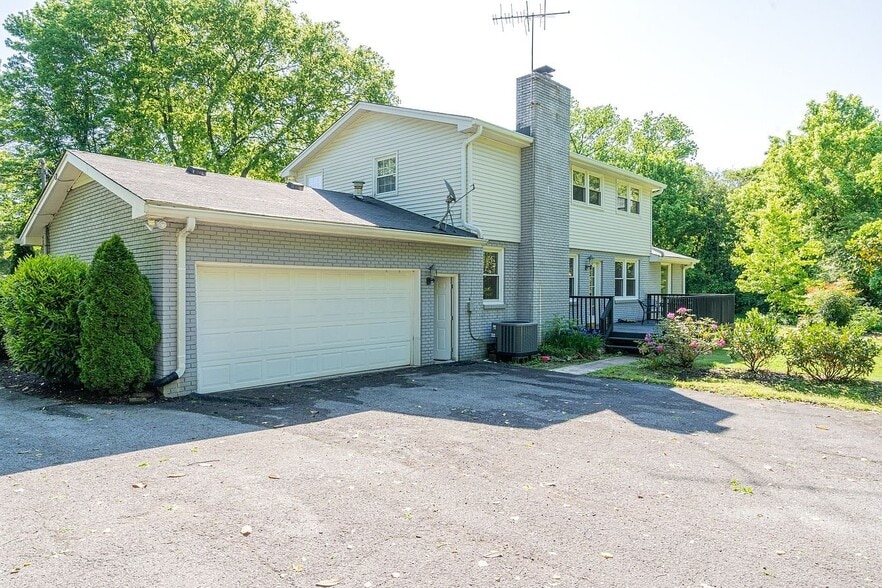 Building Photo - 8013 Warner Rd