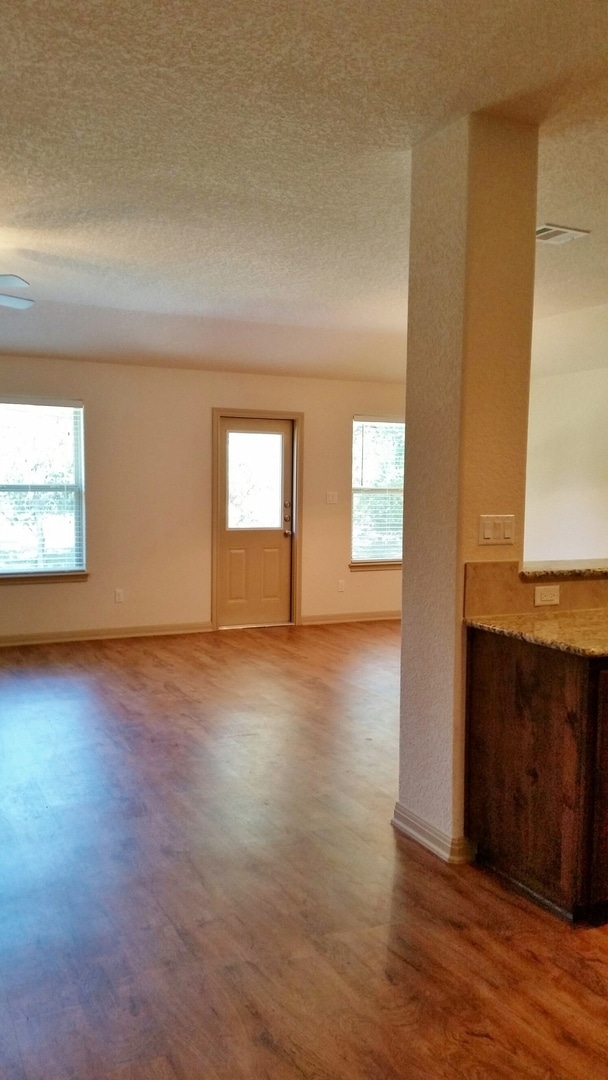 Building Photo - 3 Bedroom 2 Bathroom Georgetown Home