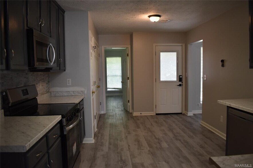 Building Photo - 6301 Scenic Dr