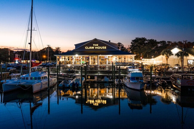 Building Photo - 587A Sunnyside Ave