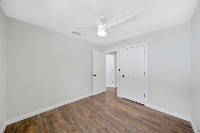 Building Photo - 6810 Bryn Mawr Dr