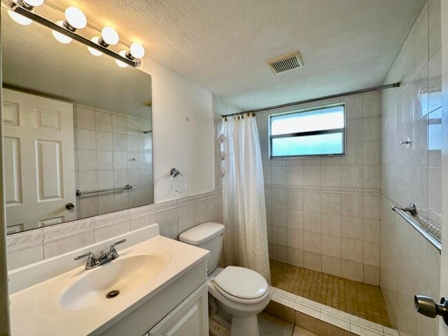 Building Photo - 301 Seville Dr