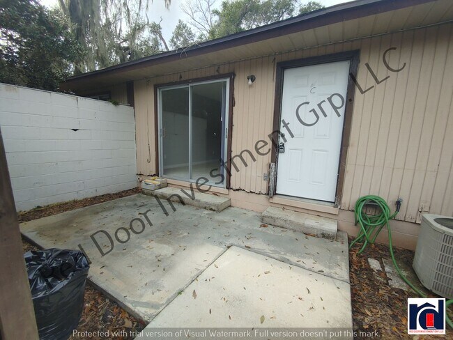 Building Photo - 2 Bedroom 1 Bath Quadplex-Ocala!