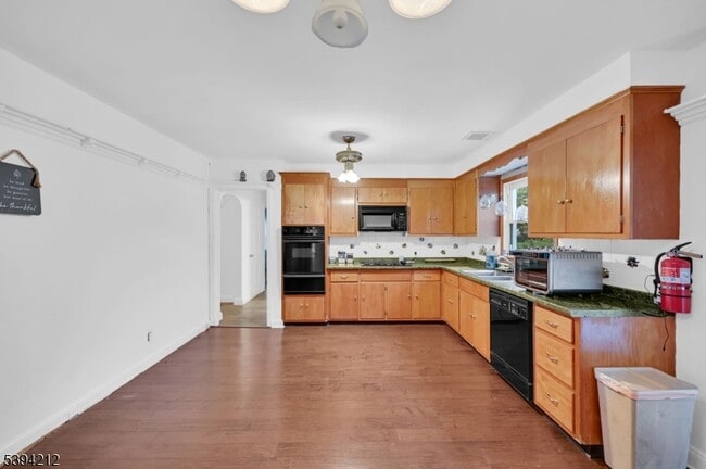 Building Photo - 328 Minute Arms Rd