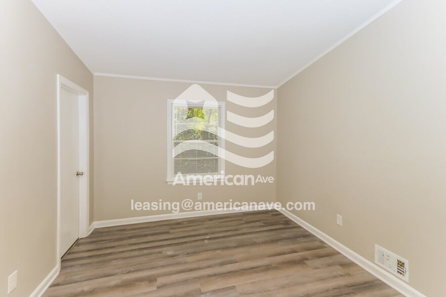 Building Photo - 503 Bernard Dr