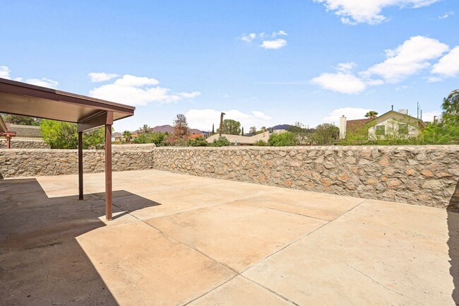 Building Photo - 724 Martha Gale Dr