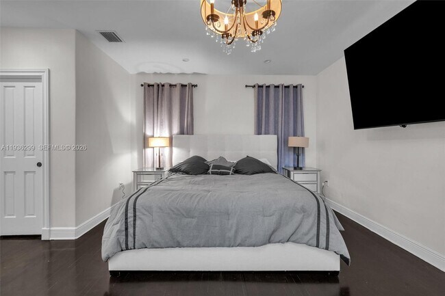 Building Photo - 627 Alcazar Ave