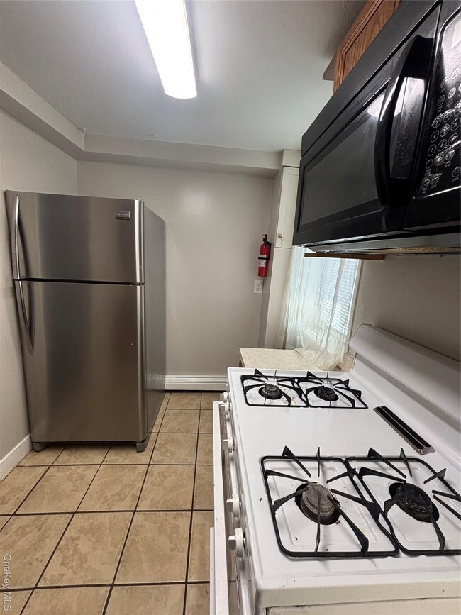 Building Photo - 84 Albany St