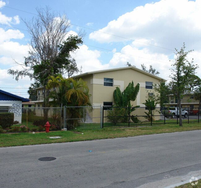 Building Photo - 1215-1221 NW 1st St