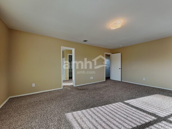 Building Photo - 937 Iona Dr