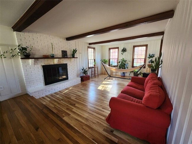 Building Photo - 275 S Pierce Rd