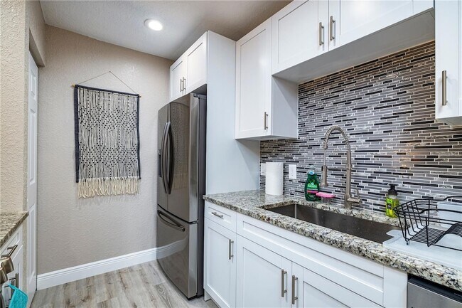 Building Photo - 113 W Adalee St