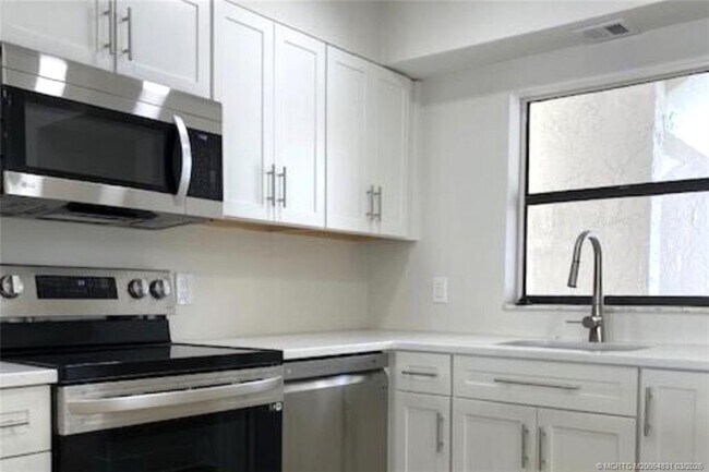 Building Photo - 1950 SW Palm City Rd