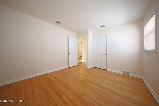 Building Photo - 8 Viola Ave