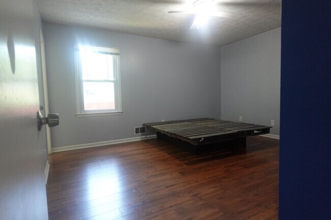 Building Photo - 3820 Menloe Way