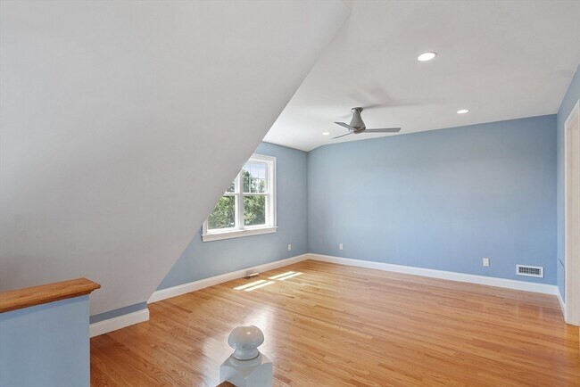 Building Photo - 114 Forest St