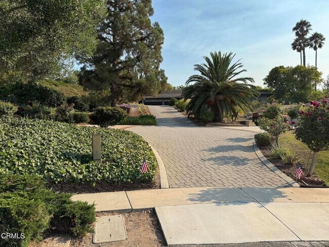 Building Photo - 620 Trueno Ave