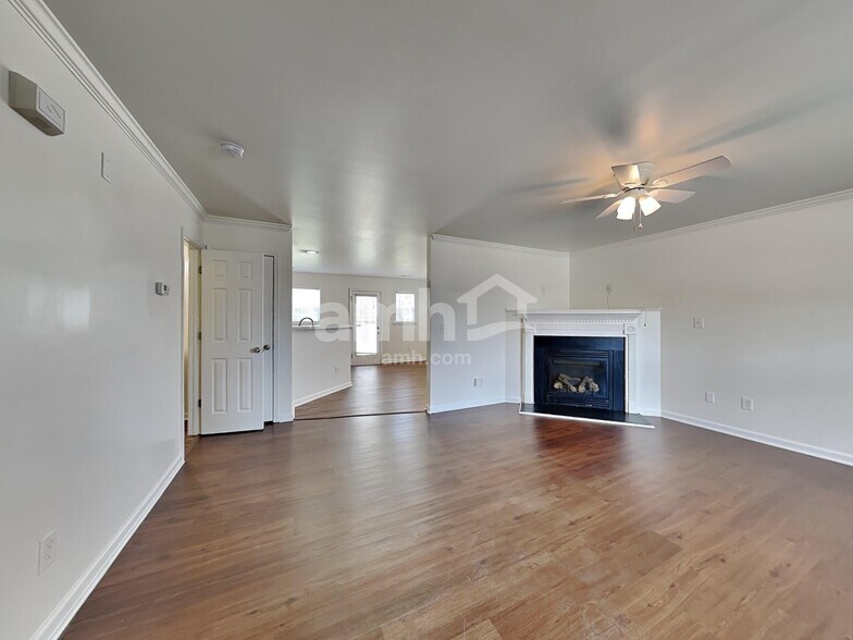 Building Photo - 1438 Pleasant Garden Ln
