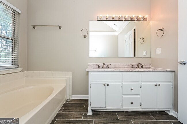 Building Photo - 176 Pine Branch Dr