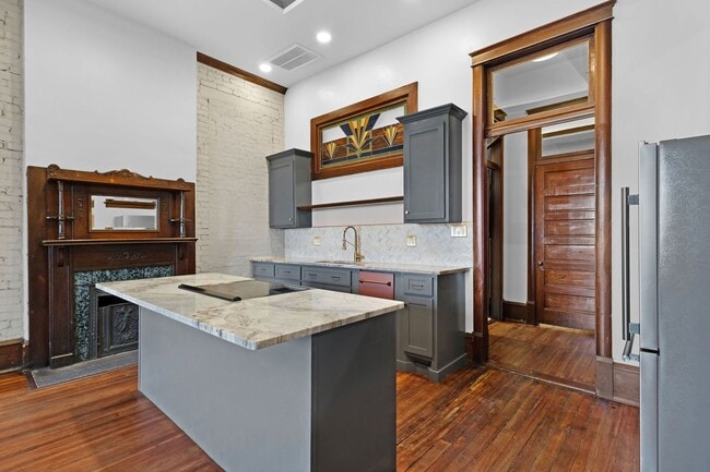 Building Photo - Luxury Living in a Fully Renovated Historic Building
