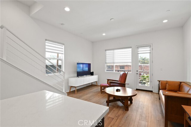 Building Photo - 257 Elm Ave