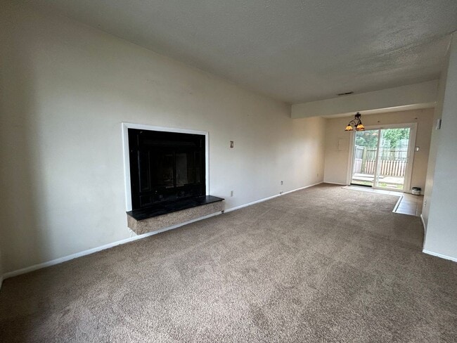 Building Photo - ? Move-In Ready 3BR Townhome | Ask About Our ZERO Deposit! ?