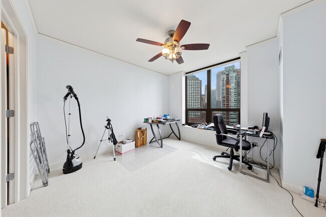 Building Photo - 420 E Waterside Dr