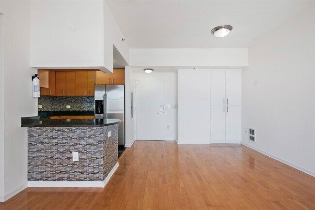 Building Photo - 102 Christopher Columbus Dr