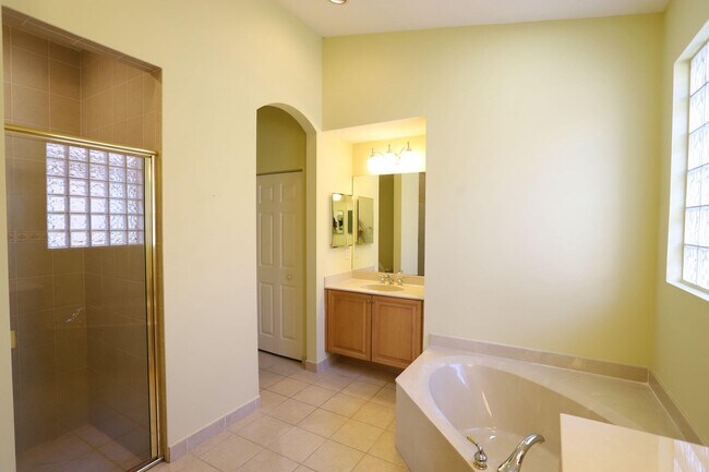 Building Photo - 7458 Via Luria