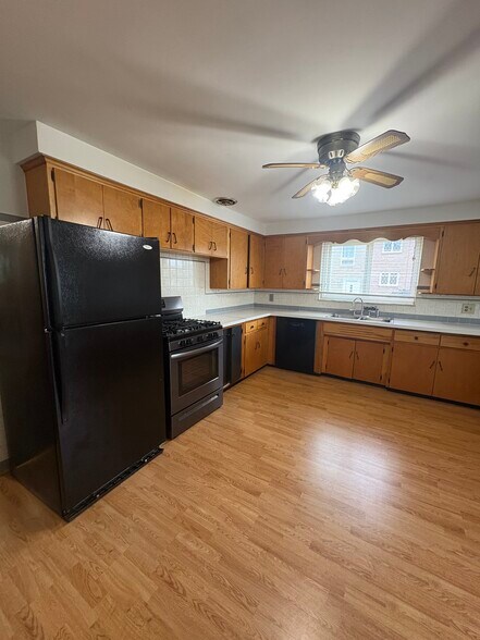 Building Photo - 49 S Youngs Rd