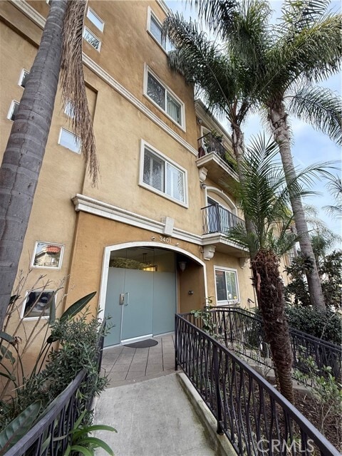 Building Photo - 3401 S Bentley Ave