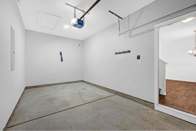 Building Photo - 112 Davenport Dr