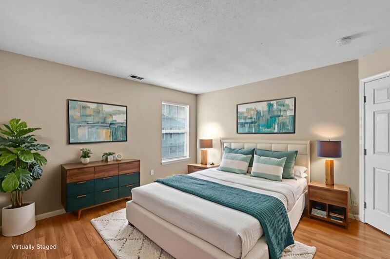 Building Photo - 3136 Sacramento Dr