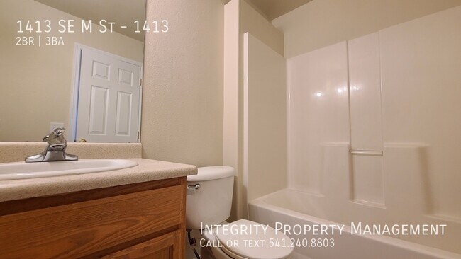 Building Photo - 1413 SE M St