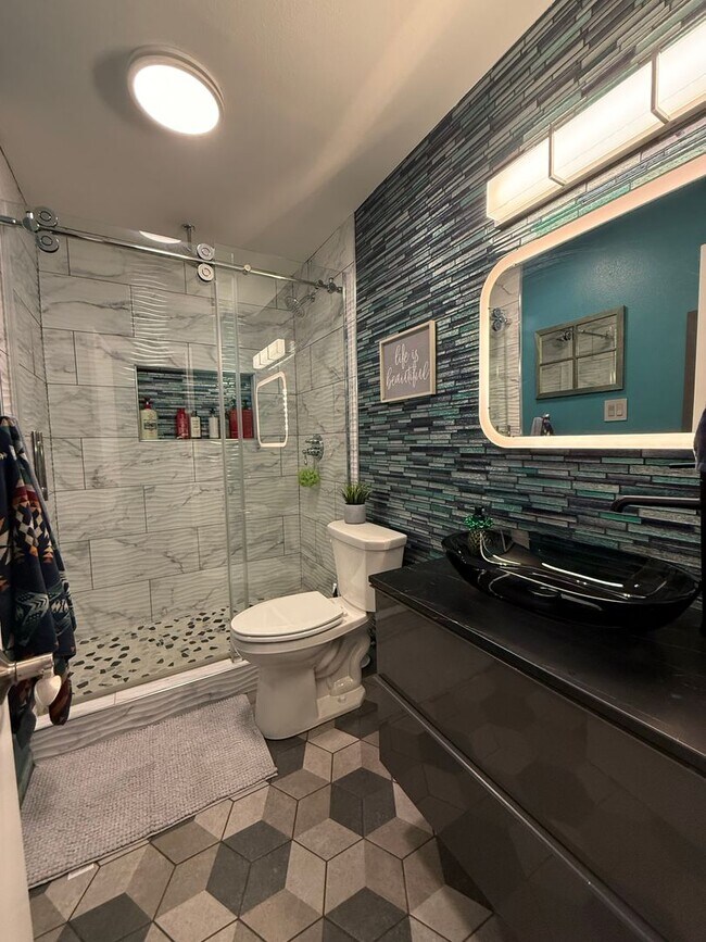 Building Photo - Beautifully updated home IN THE BLUFFS COMING SOON!