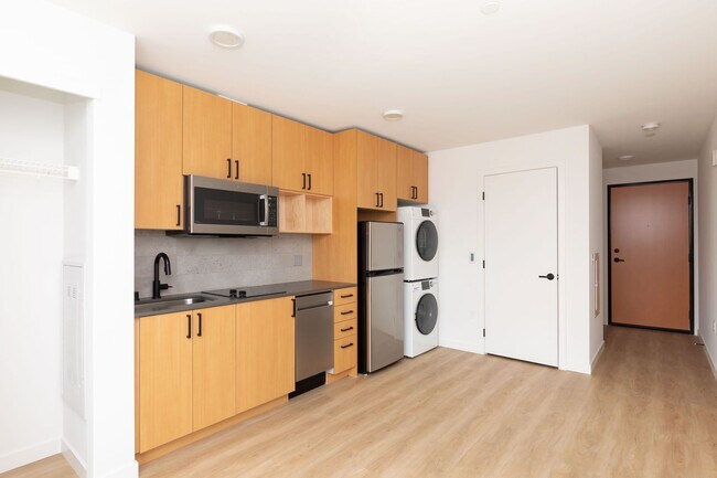 Interior Photo - Alloy