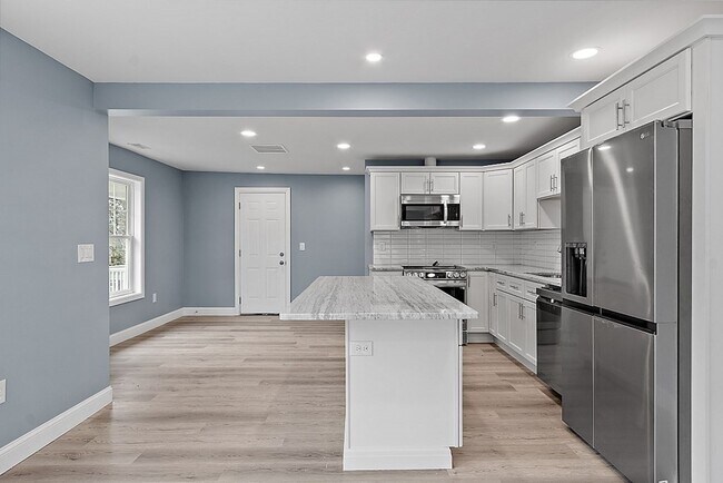 Building Photo - 53 Fenwood Rd