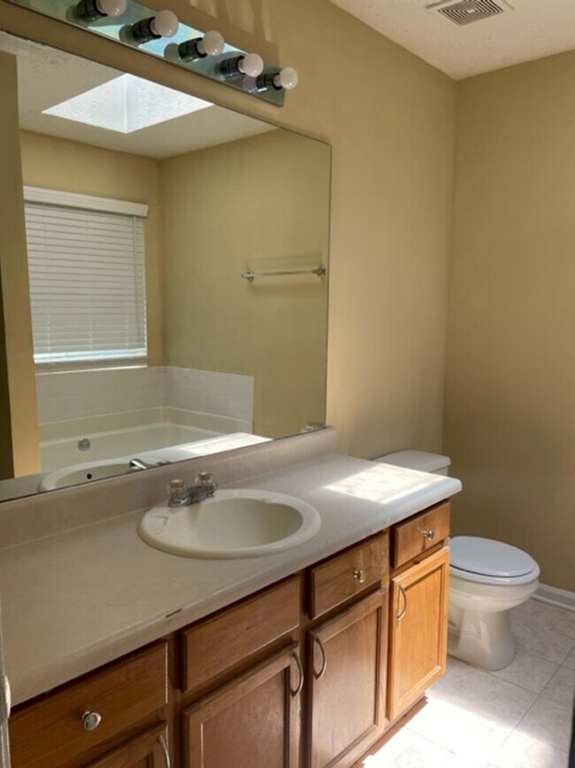 Building Photo - 2110 Lown Farm Ln
