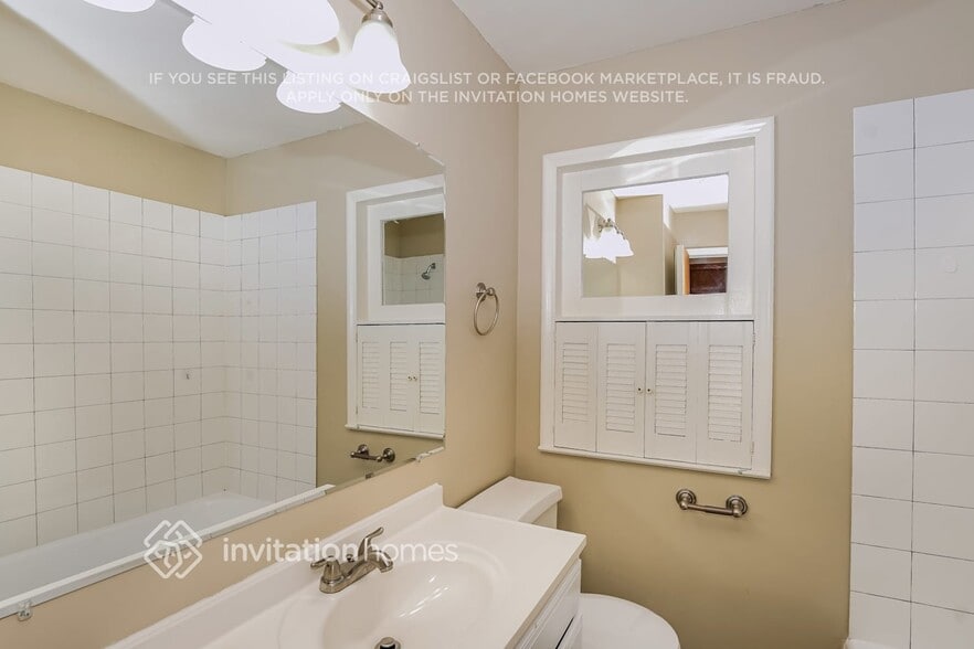 Building Photo - 1160 Kennard St N