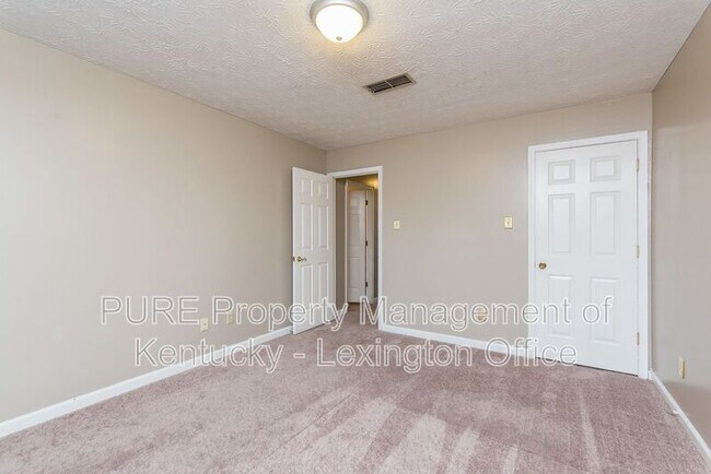 Building Photo - 3209 Foxchase Ct