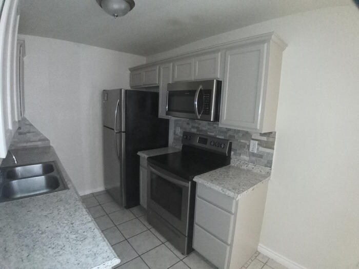 Building Photo - 401 Sunset Ln